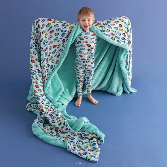 New with tags - Posh Peanut -  Retro Hot Wheels™ Grand Luxe Plush Patoo® Blanket - Picture 4 of 10